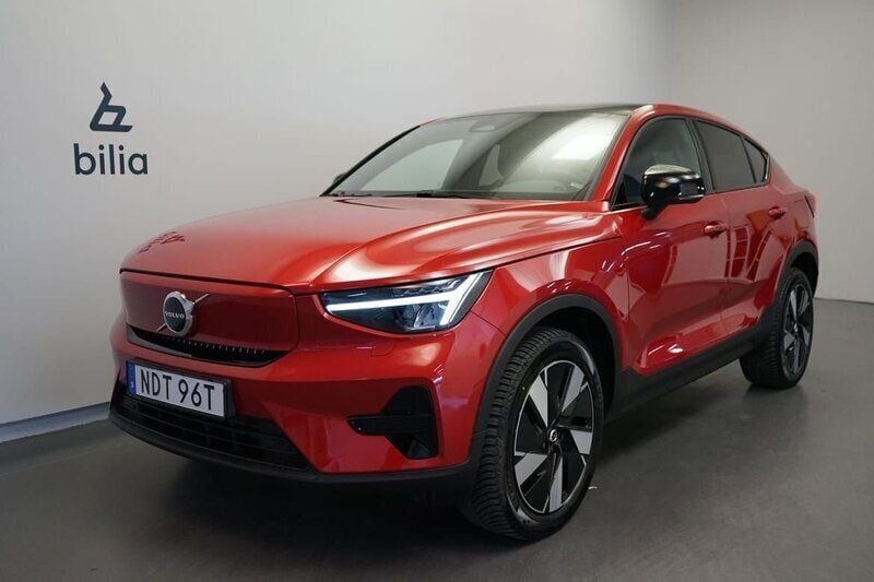 Röd Begagnad 2023 Volvo EC40 Core SUV | 429 500 kr (Superpris) - Bild 1/3