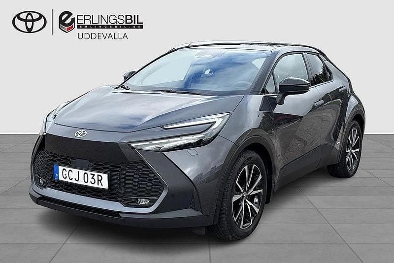 Mörkgrå Begagnad 2023 Toyota C-HR Style SUV | 389 000 kr (Marknadspris) - Bild 1/3