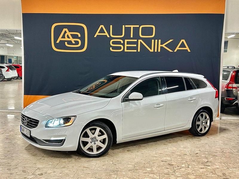 Vit Begagnad 2013 Volvo V60 Momentum Kombi | 109 900 kr (Marknadspris) - Bild 1/4