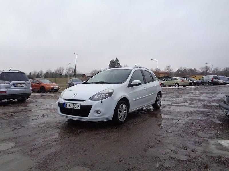 Begagnad Renault Clio IV 103 HK (75 kW) 2012 Vit Kombi