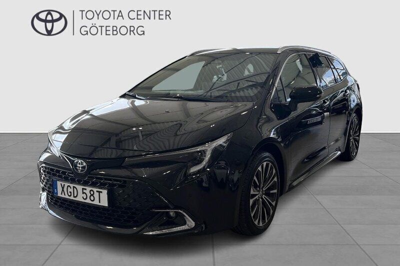 Svart Begagnad 2024 Toyota Corolla Style Kombi | 319 900 kr (Marknadspris) - Bild 1/3