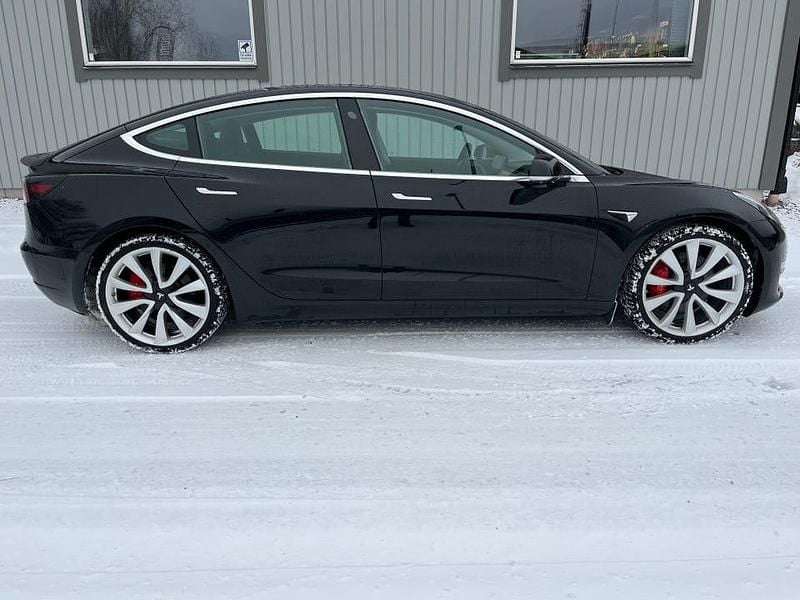 Begagnad 2019 Tesla Model 3 Performance Sedan | 205 000 kr (Superpris) - Bild 1/4