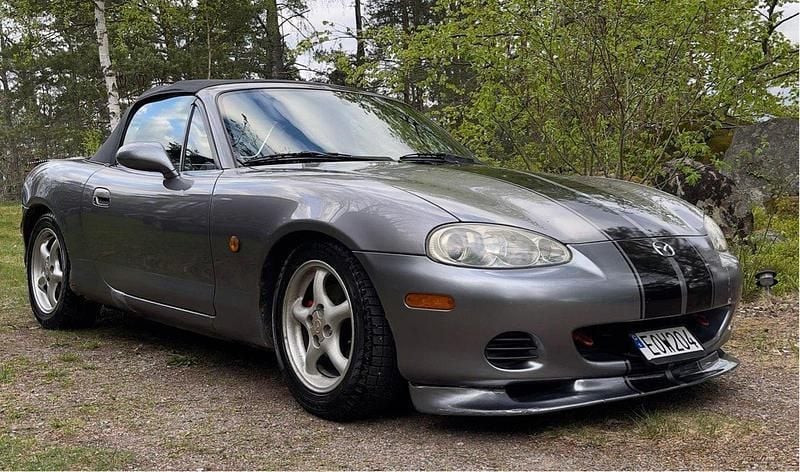 Grå Begagnad 2002 Mazda MX5 Cab | 46 000 kr (Bra pris) - Bild 1/4