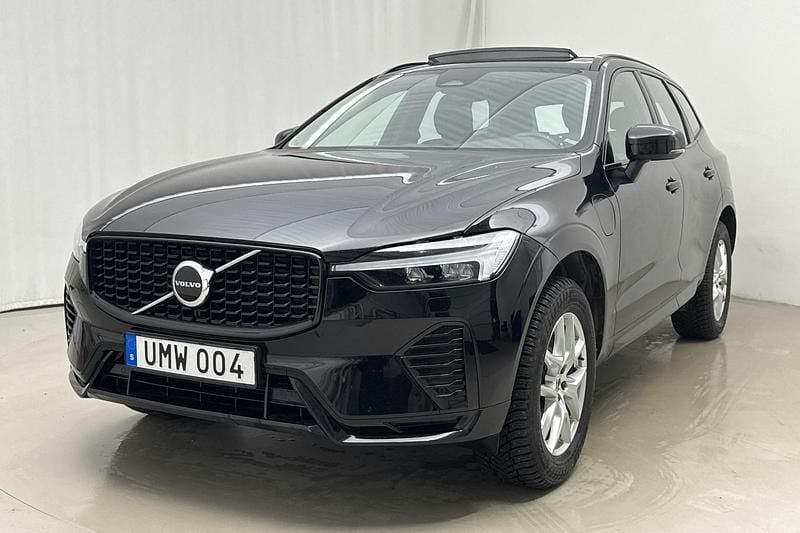 Svart Begagnad 2023 Volvo XC60 Plus SUV | 459 800 kr - Bild 1/4