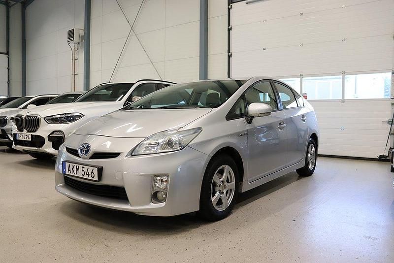 Silver Begagnad 2011 Toyota Prius Halvkombi | 99 900 kr (Marknadspris) - Bild 1/4