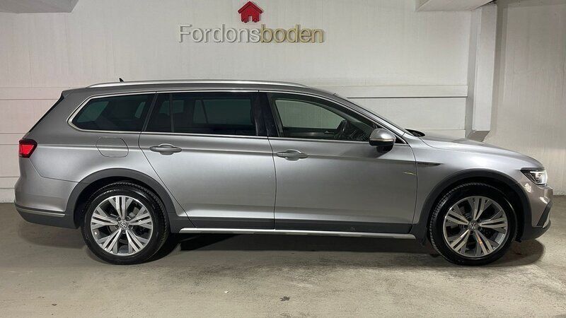 Silver Begagnad 2019 VW Passat Alltrack Executive Kombi | 229 800 kr (Marknadspris) - Bild 1/4