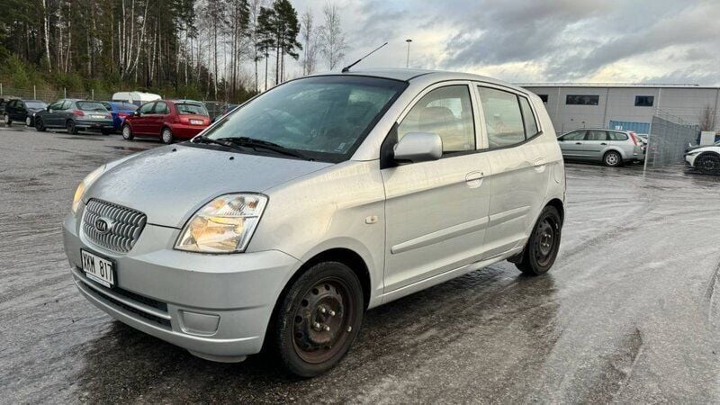 Begagnad Kia Picanto 66 HK (48 kW) 2005 Silver Halvkombi