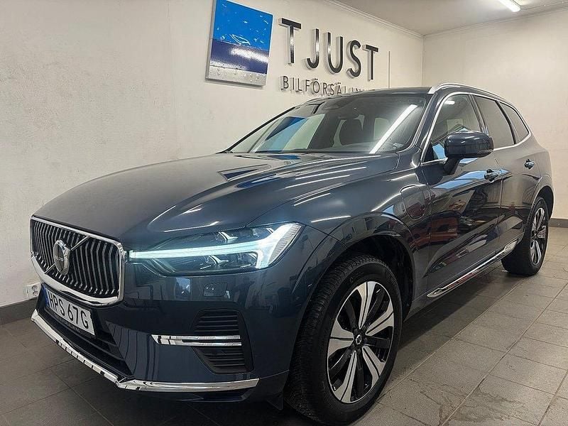 Mörkblå Begagnad 2022 Volvo XC60 Core SUV | 459 000 kr (Superpris) - Bild 1/4