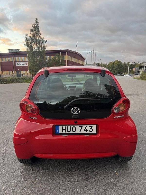 Begagnad Toyota Aygo 68 HK (50 kW) 2009 Röd Halvkombi