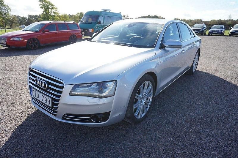 Silver (silver metallic) Begagnad 2010 Audi A8 Sedan | 149 900 kr (Marknadspris) - Bild 1/4