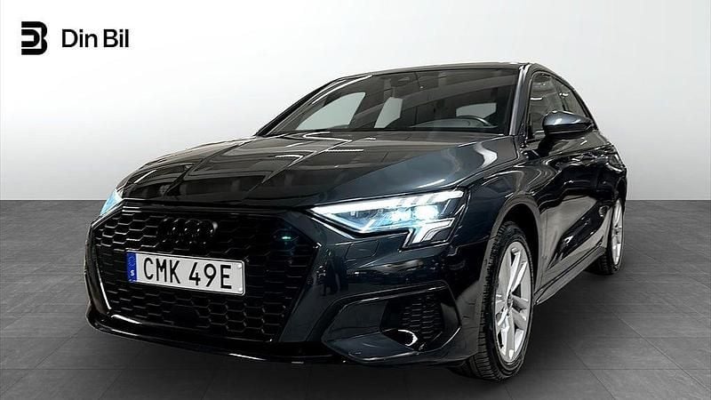 Grå Begagnad 2022 Audi A3 Sportback Advanced Halvkombi | 274 000 kr (Marknadspris) - Bild 1/4
