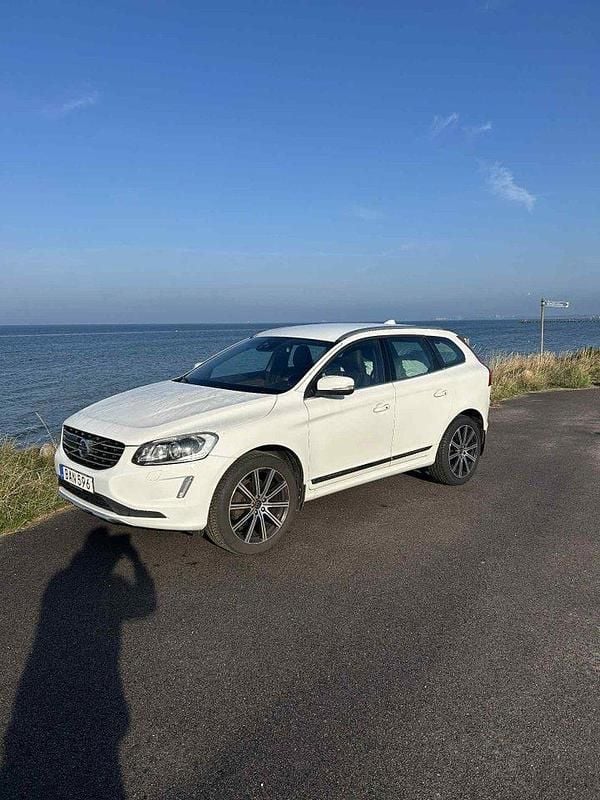 Vit Begagnad 2014 Volvo XC60 Summum SUV | 170 000 kr - Bild 1/4