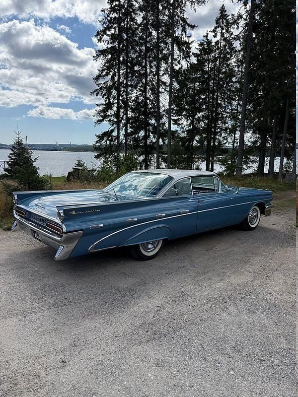 Ljusblå Begagnad 1959 Pontiac Bonneville Sportkupé | 689 000 kr - Bild 1/4