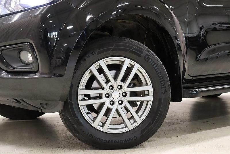 Begagnad Nissan Navara 360º 190 HK (139 kW) 2019 Svart (svart metallic) Pickup