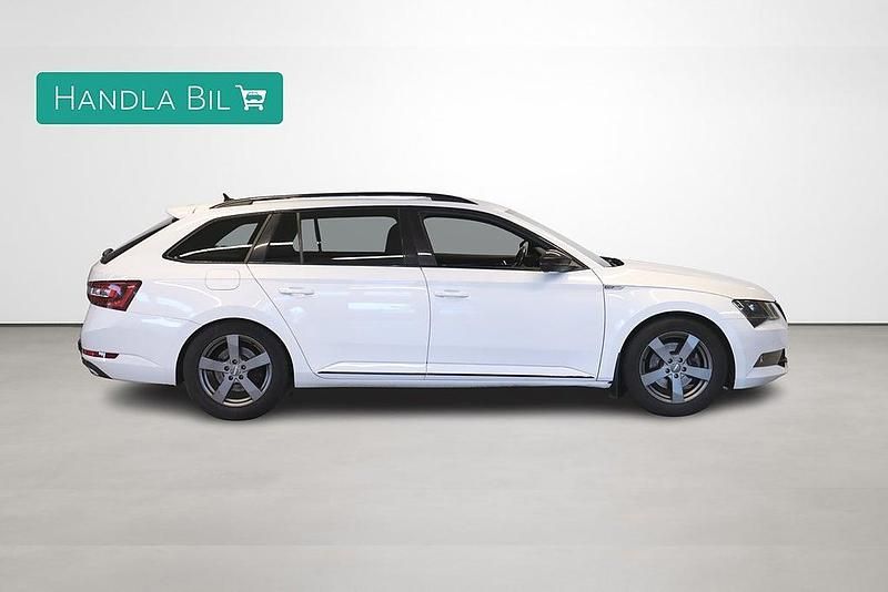Begagnad Skoda Superb SportLine 190 HK (139 kW) 2016 Vit Kombi