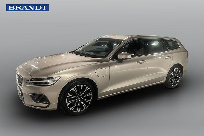 Ljusgrå (grå) Begagnad 2023 Volvo V60 Core Kombi | 409 900 kr (Marknadspris) - Bild 1/4