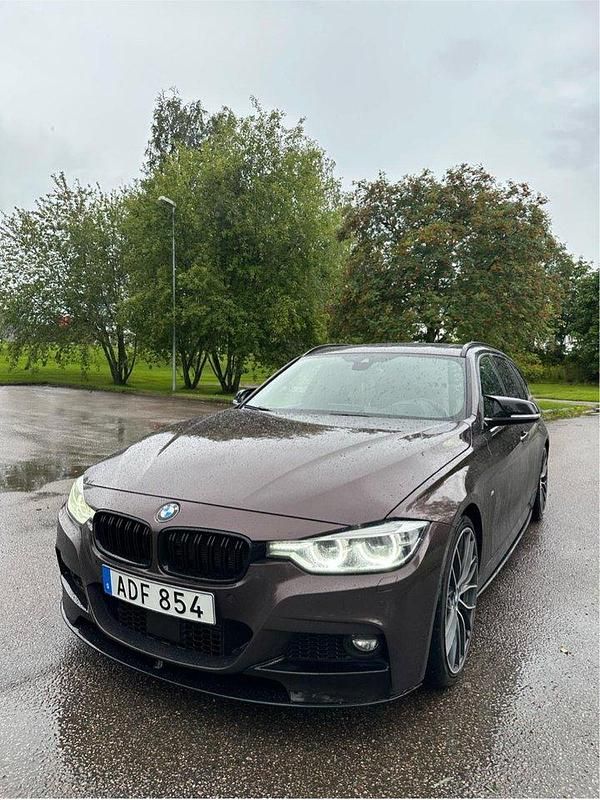Brun Begagnad 2017 BMW 320 M Sport Kombi | 220 000 kr (Dyr) - Bild 1/4