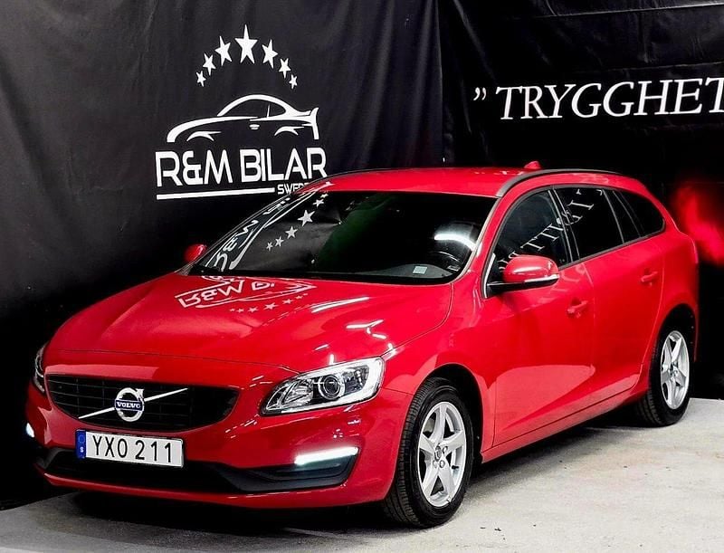 Röd Begagnad 2017 Volvo V60 Kombi | 139 800 kr (Bra pris) - Bild 1/4