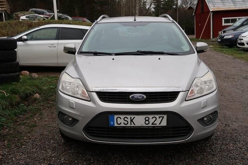 Begagnad Ford Focus 109 HK (80 kW) 2011 Silver Kombi