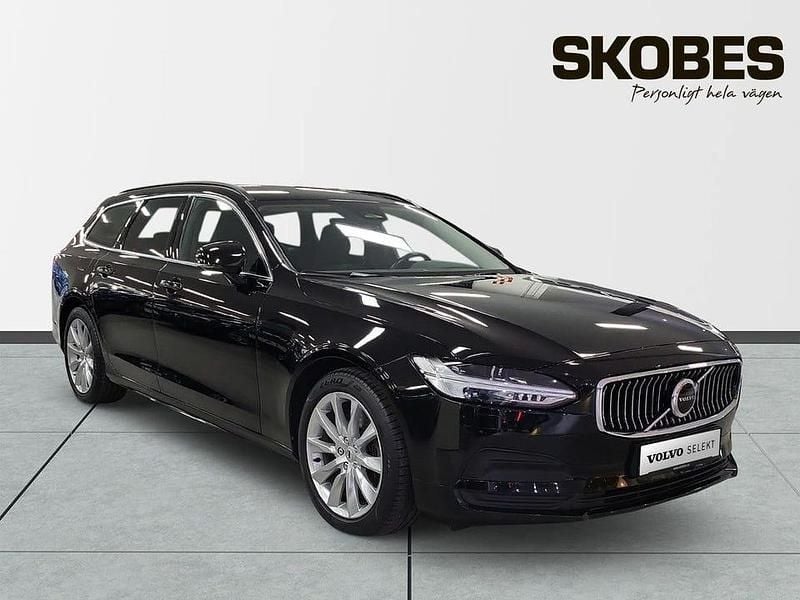 Svart Begagnad 2022 Volvo V90 Momentum Kombi | 364 400 kr (Marknadspris) - Bild 1/4
