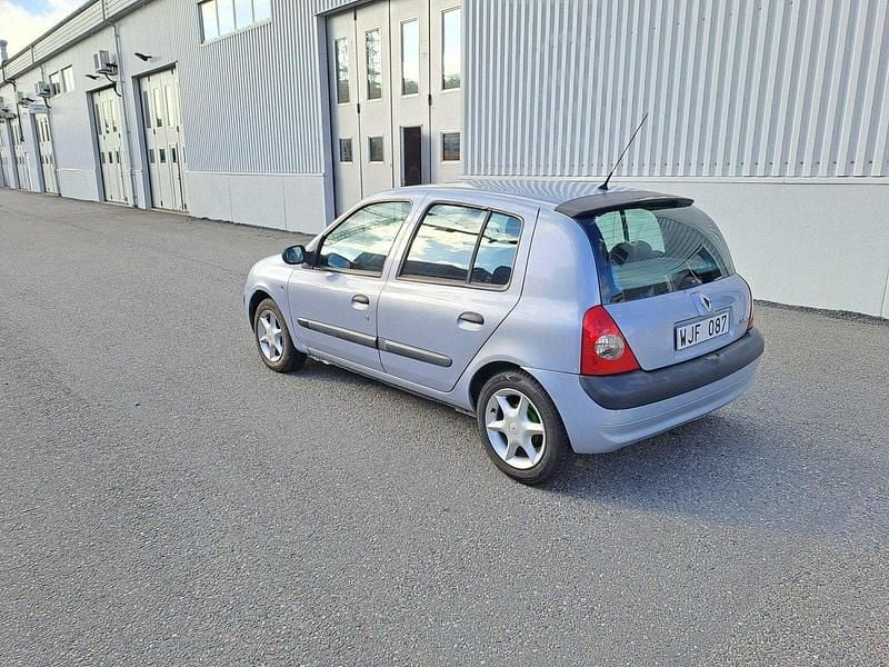 Grå Begagnad 2005 Renault Clio II Halvkombi | 11 900 kr (Bra pris) - Bild 1/4