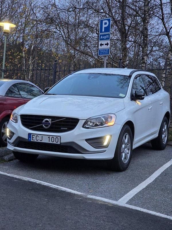 Vit Begagnad 2014 Volvo XC60 SUV | 179 000 kr (Lite dyr) - Bild 1/4