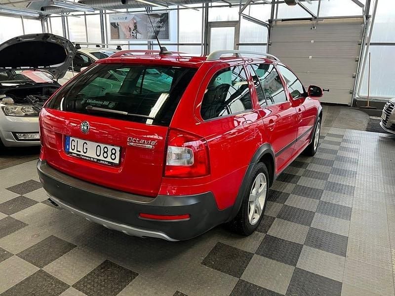 Begagnad Skoda Octavia Scout 140 HK (102 kW) 2013 Röd Kombi