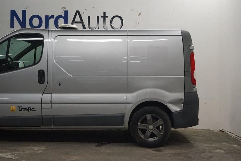 Begagnad Renault Trafic 90 HK (66 kW) 2011 Silver Minibuss