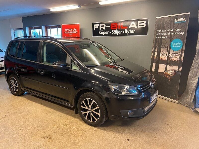 Svart Begagnad 2013 VW Touran Minibuss | 99 900 kr (Dyr) - Bild 1/4