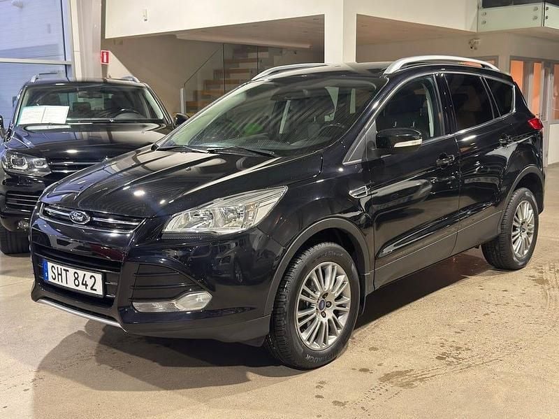 Svart Begagnad 2014 Ford Kuga Titanium SUV | 129 800 kr (Marknadspris) - Bild 1/4