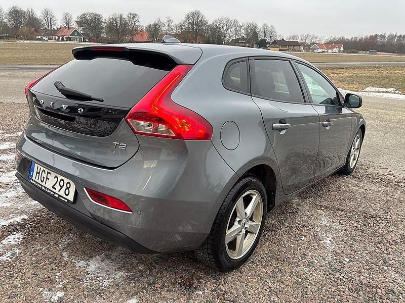 Begagnad Volvo V40 Momentum 122 HK (89 kW) 2016 Grå Halvkombi
