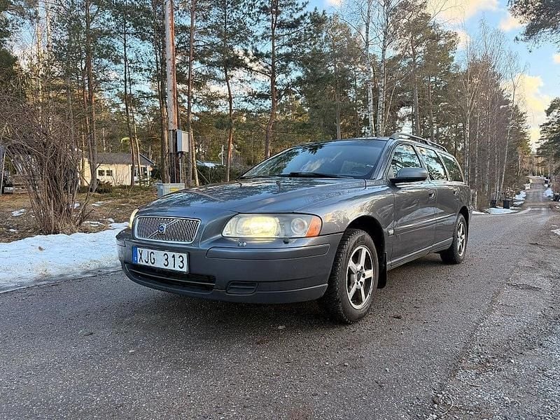 Begagnad Volvo V70 Dynamic 140 HK (102 kW) 2005 Grå Kombi