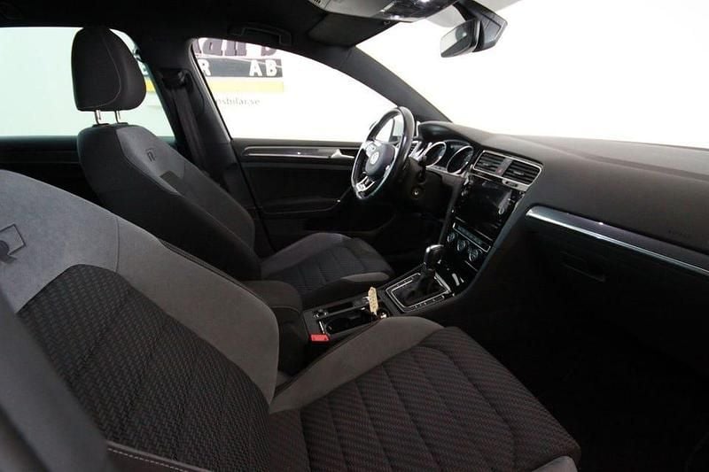 Begagnad VW Golf VII GT 150 HK (110 kW) 2018 Vit Halvkombi