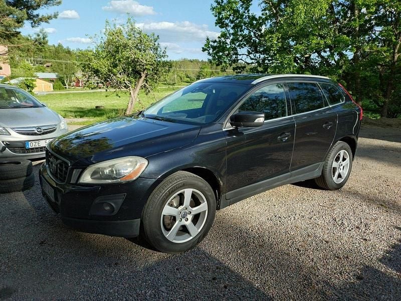 Svart Begagnad 2010 Volvo XC60 Summum SUV | 100 000 kr (Marknadspris) - Bild 1/4