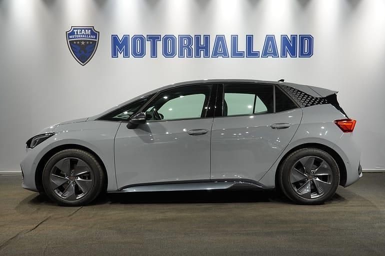 Grå Begagnad 2023 Cupra Born Halvkombi | 275 000 kr (Marknadspris) - Bild 1/4