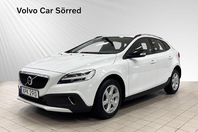 Vit Begagnad 2018 Volvo V40 CC Kombi | 204 900 kr (Marknadspris) - Bild 1/4