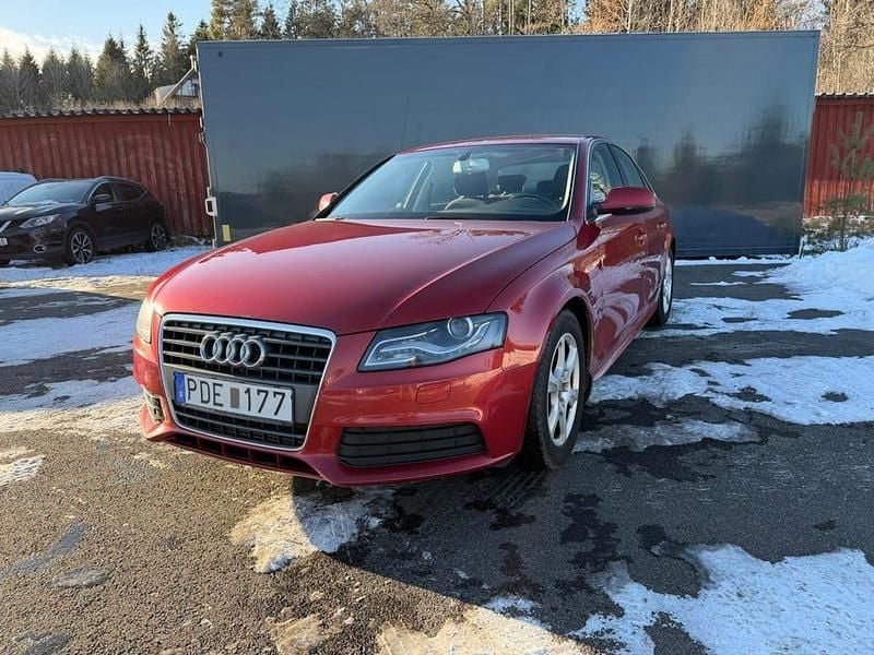 Begagnad Audi A4 136 HK (100 kW) 2011 Röd Sedan