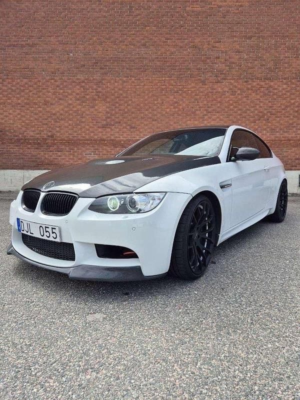 Vit Begagnad 2007 BMW M3 Comfort Edition Sportkupé | 449 000 kr (Bra pris) - Bild 1/4
