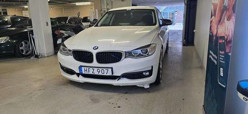 Begagnad BMW 318 Gran Turismo 143 HK (105 kW) 2014 Vit Kombi