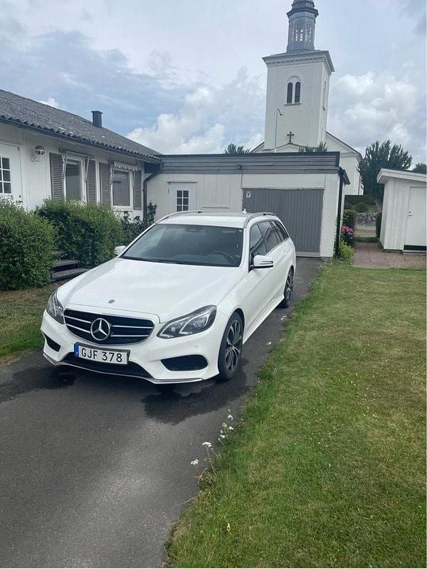 Vit Begagnad 2014 Mercedes E220 AMG Kombi | 163 000 kr (Marknadspris) - Bild 1/2