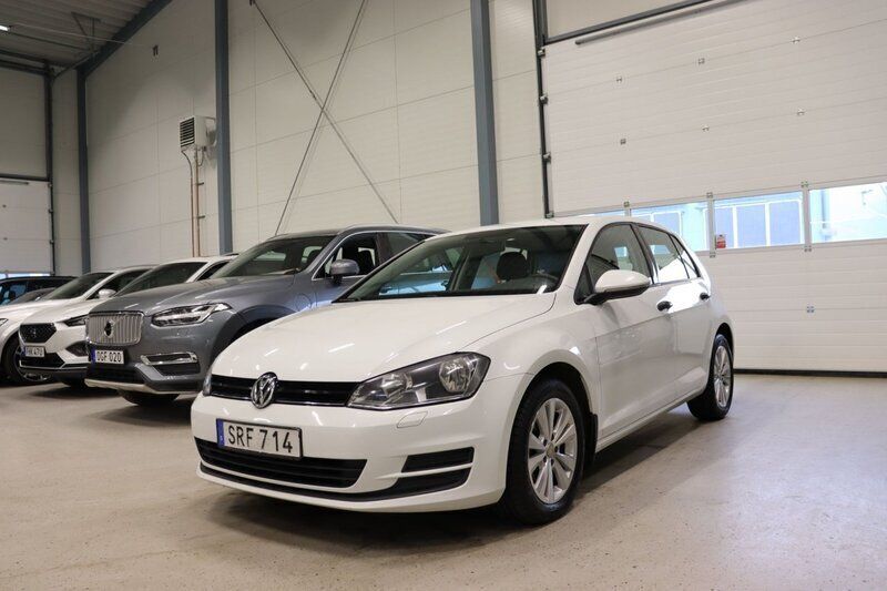 Vit Begagnad 2014 VW Golf VII Halvkombi | 94 900 kr (Marknadspris) - Bild 1/4