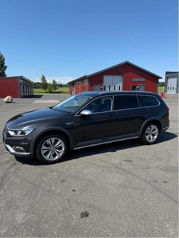 Grå Begagnad 2018 VW Passat Alltrack Kombi | 169 000 kr (Bra pris) - Bild 1/4