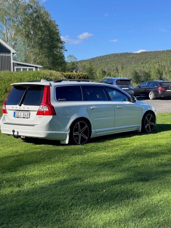 Vit Begagnad 2010 Volvo V70 Momentum Kombi | 38 000 kr - Bild 1/4