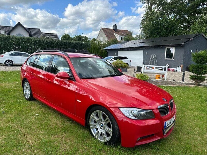 Röd Begagnad 2006 BMW 325 Comfort Edition Kombi | 40 000 kr (Superpris) - Bild 1/4