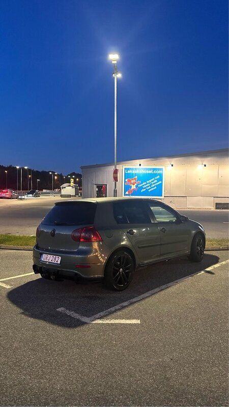 Grön Begagnad 2004 VW Golf IV Trendline Halvkombi | 28 000 kr (Lite dyr) - Bild 1/4