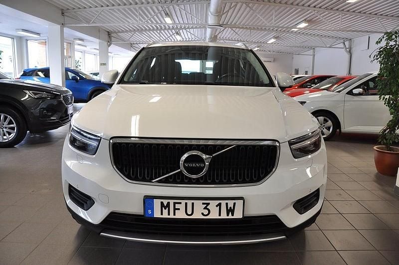 Begagnad Volvo XC40 Momentum 150 HK (110 kW) 2020 Vit SUV