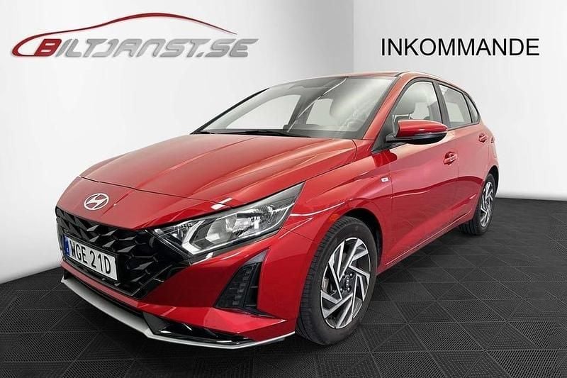 Röd Begagnad 2024 Hyundai i20 Essential Halvkombi | 219 900 kr (Superpris) - Bild 1/4