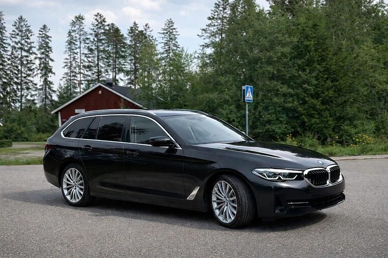 Begagnad 2021 BMW 530 Kombi | 325 000 kr - Bild 1/4