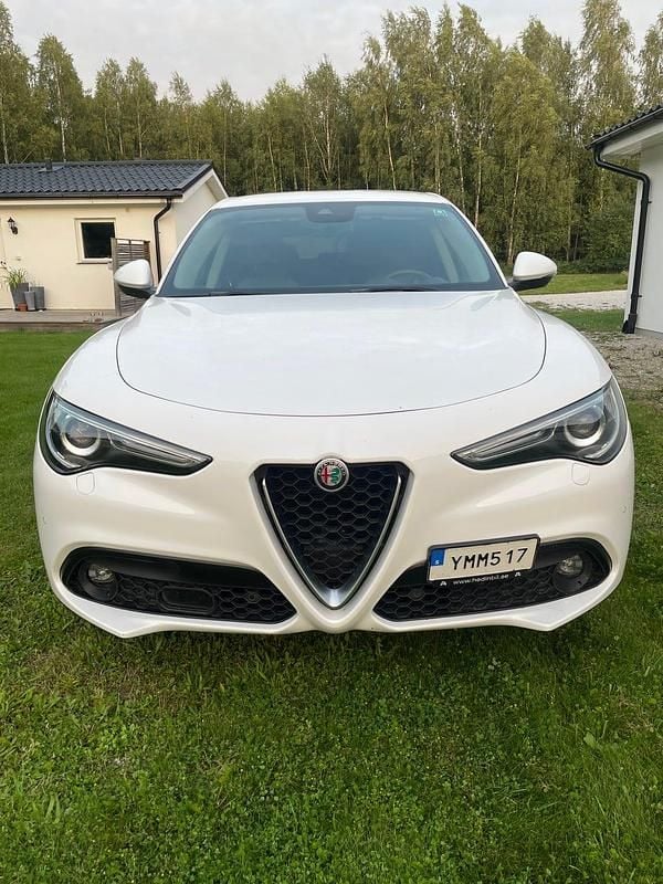 Begagnad Alfa Romeo Stelvio 210 HK (154 kW) 2017 SUV