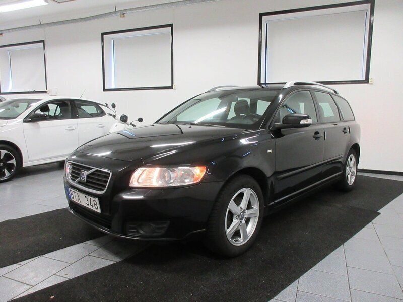 Svart Begagnad 2009 Volvo V50 Summum Kombi | 29 500 kr (Marknadspris) - Bild 1/4